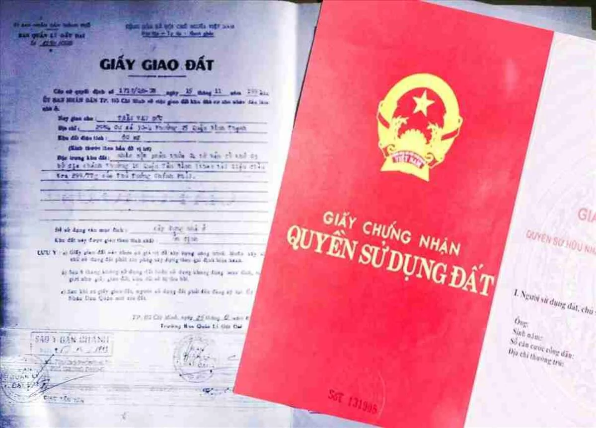 Làm sổ đỏ nhưng hàng xóm không chịu ký giáp ranh, phải làm sao?